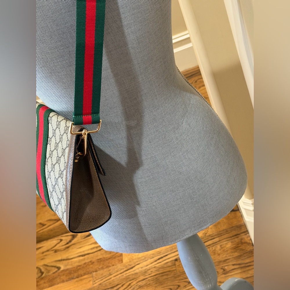 Gucci Vintage GG Sherri Accessories Line Pouch w/unbranded strap - Picture 4 of 10
